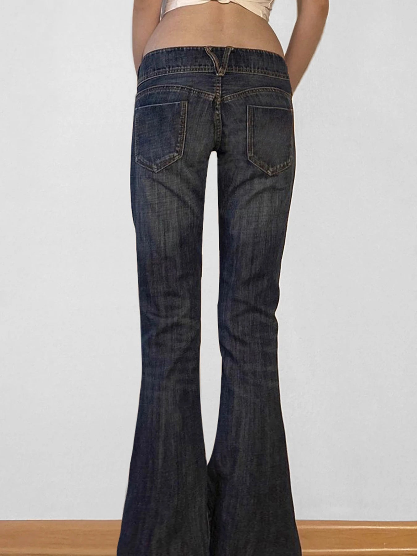Vintage Y2K Flared Jeans – Low Rise Denim